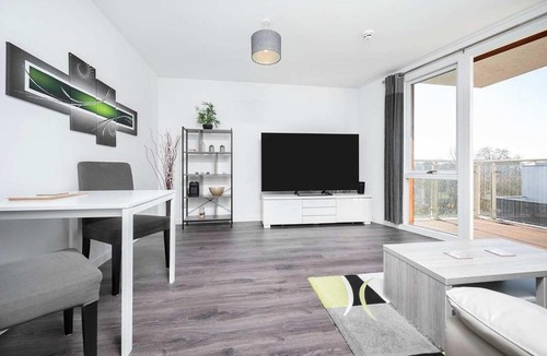 Maidenhead Apartment | Stunning 2BR flat with balcony