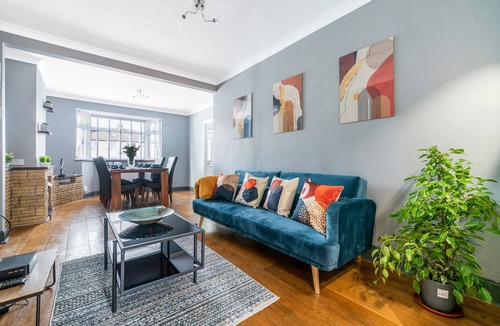 Mortlake House | Stunning 3BR House w/Garden & Parking in Richmondn