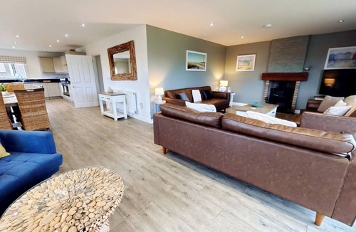 Filey Cottage | Stunning Coastal Cottage - Sleeping 10 in 4 Bedrooms - Pool and Beach Access Included.