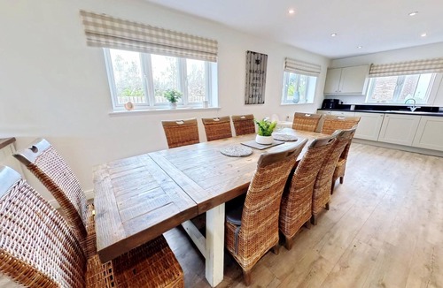 Filey Cottage | Stunning Coastal Cottage - Sleeping 10 in 4 Bedrooms - Pool and Beach Access Included.