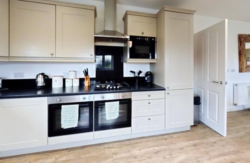 Filey Cottage | Stunning Coastal Cottage - Sleeping 10 in 4 Bedrooms - Pool and Beach Access Included.