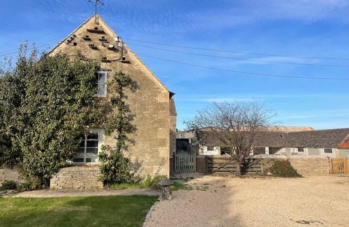 Laverton House | Stunning Countryside House with Pool and Hot Tub
