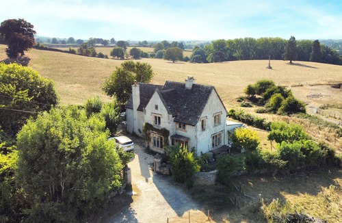 Stroud House | Stunning four bedroom Cotswold House with Glorious Views.