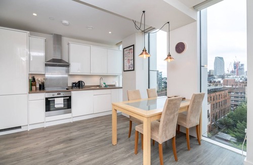 Cathedrals Apartment | Stylish 2-Bed Apartment in Southwark