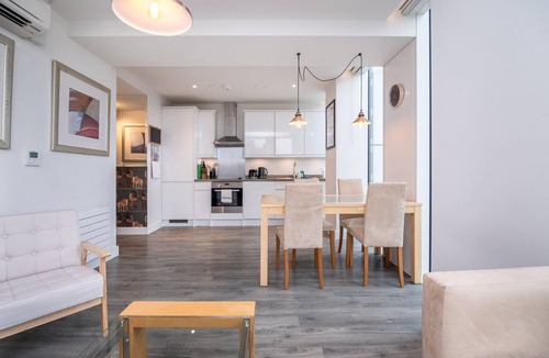 Cathedrals Apartment | Stylish 2-Bed Apartment in Southwark