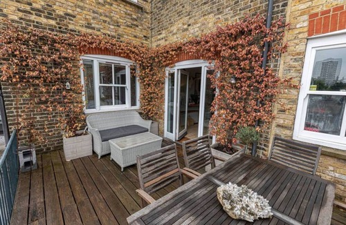 St. Mary's Park Apartment | Stylish 2-bed flat w/terrace near Battersea Park
