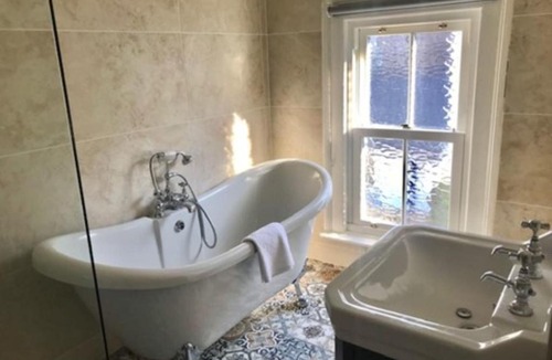 Glasnevin House | Stylish 2 Bedroom Cottage Near Botanical Gardens