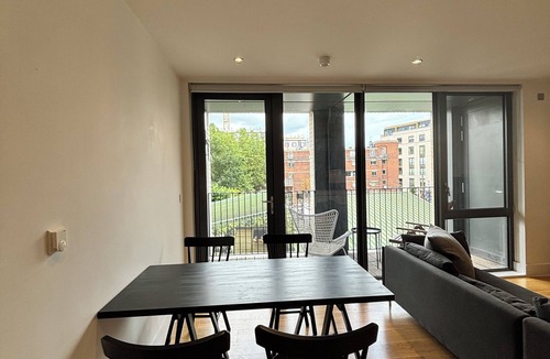 Golborne Apartment | Stylish 2BD Flat in the Heart of Notting Hill