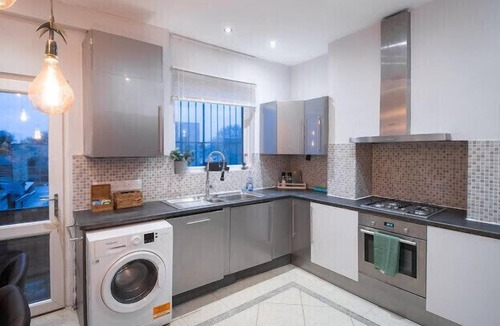 Charlton House | Stylish 2BD| Near O2| WIFI| London