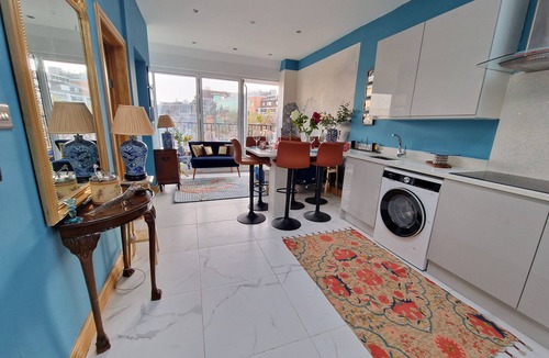 Fitzrovia Apartment | Stylish 4 bedroom Flat Retreat in Covent Garden,London,WC2H 9PL