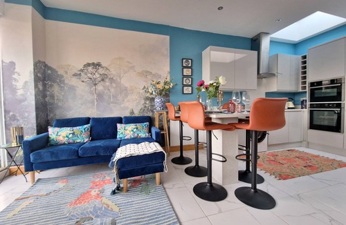 Fitzrovia Apartment | Stylish 4 bedroom Flat Retreat in Covent Garden,London,WC2H 9PL