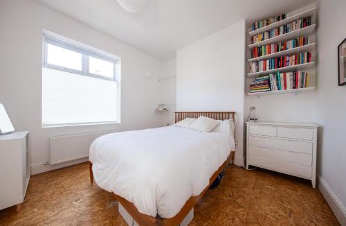 Dublin Apartment | Stylish and modern 1BD Apartment in East Wall