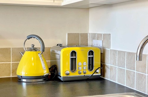 South Cliff Apartment | Stylish Apartment with views, lift and parking