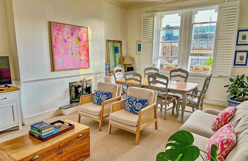 West Kensington Apartment | Stylish apartment in upmarket Kensington Olympia