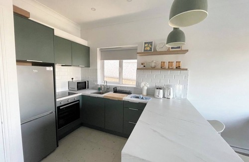 Galway Apartment | Stylish City Retreat 3 - super king bed