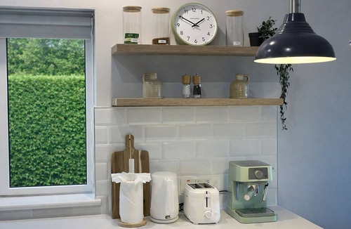Galway Apartment | Stylish City Retreat 3 - super king bed