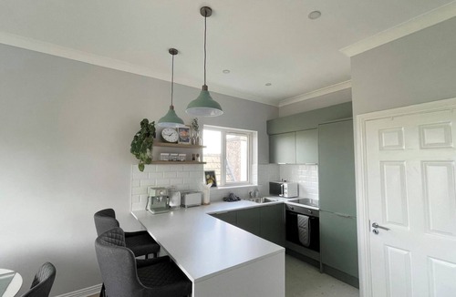 Galway Apartment | Stylish City Retreat 3 - super king bed