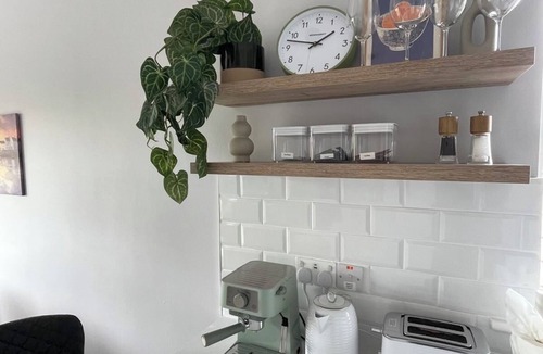 Galway Apartment | Stylish City Retreat 3 - super king bed