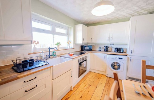 Nantgarw House | Stylish Cottage with Hot Tub & Countryside Views