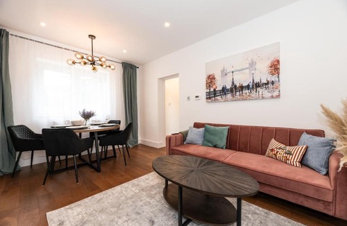 Charlton Apartment | Stylish & Elegant 2-BR Flat In Greenwich London