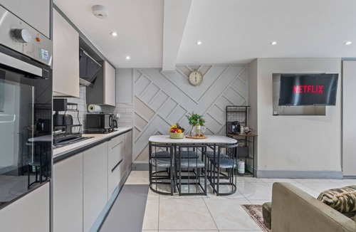 Holland Park Villa | Stylish | Modern 3 Bed in Holland Park - Central London