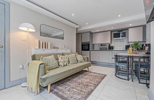 Holland Park Villa | Stylish | Modern 3 Bed in Holland Park - Central London