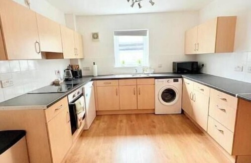 Inverness City Centre House | Stylish & Spacious Inverness Retreat | Walk to City Centre, Train & Bus Stations