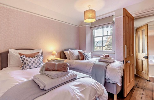 Tetbury Cottage | Stylish three bedroom holiday cottage in the Cotswolds - Union Cottage