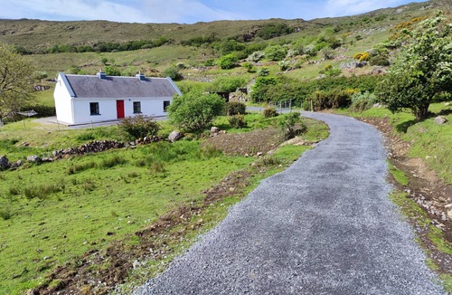 Oughterard House | SUPERB COTTAGE ON 9 ACRES PROPERTY