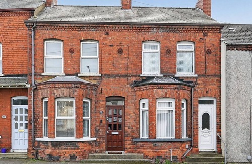 Lisburn House | SuperHost Long Stays, Parking, Garden, Fast Wifi.