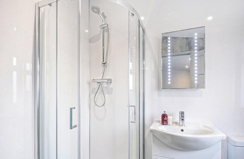Milford on Sea Ski Chalet | Superior Lodge Plus 3