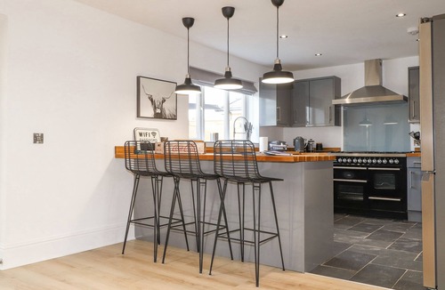 Criccieth House | TARTH Y MOR, pet friendly, luxury holiday cottage in Criccieth