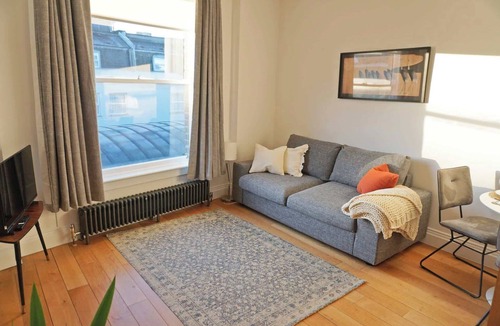 Temple Bar Apartment | Temple Bar 1BDR Large Newly Upgraded Sleeps 4