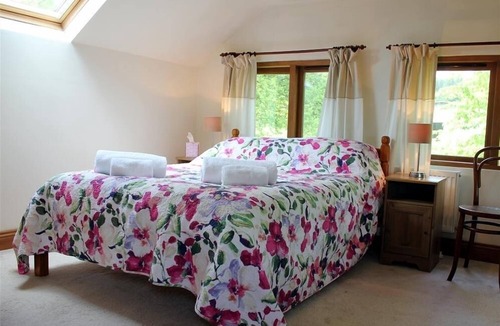Flaxley Cottage | THE CIDER BARN, romantic, with a garden in Newnham-On-Severn