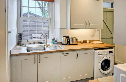 Hedley on the Hill House | The Cottage