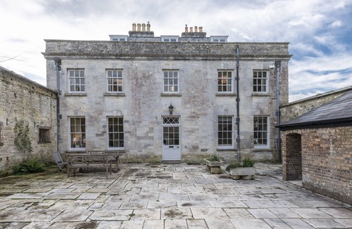 Holworth House | The Courtyard House, Dorchester, sleeps 4 guests in 2 bedrooms