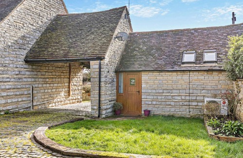 Ardens Grafton Cottage | The Cow Shed | Cottage near Stratford-upon-Avon