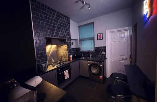 Bangor Apartment | The Duff 1-Bed Flat: Walk to Marina, Shops & Train