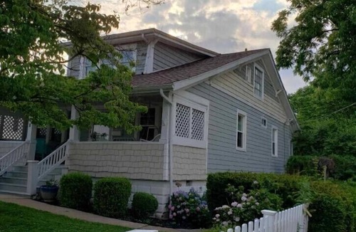 Ashland House | The Eagle's Nest:5 bed 3BathBeautiful Craftsman Home