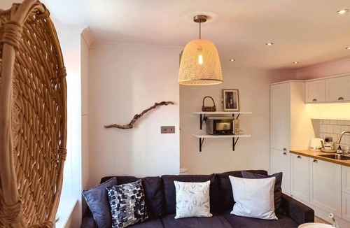 Broughty Ferry Apartment | The Estuary Apartment - 2 minutes form the beach!