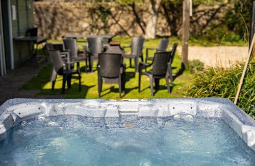 Upton Cheyney House | The Farmhouse with two hot tubs