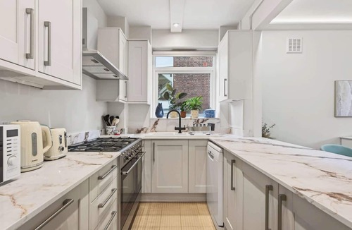 Camden Apartment | The Garden Gatekeeper- by Out of Office Lifestyle
