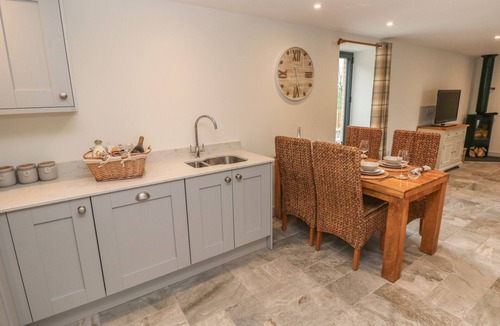 Vale of Glamorgan Cottage | THE GRANARY, pet friendly, with hot tub in St Brides Major