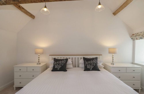 Malmesbury Cottage | THE GROOMS FLAT, romantic, character holiday cottage in Sherston