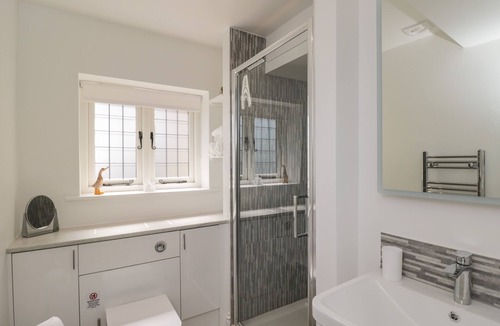 Malmesbury Cottage | THE GROOMS FLAT, romantic, character holiday cottage in Sherston