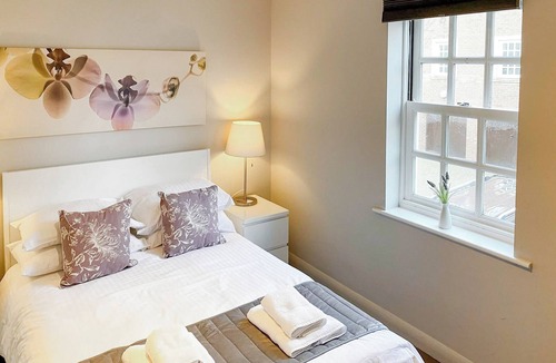 Oxford City Centre Cottage | The Huxley - UKC6400
