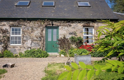 Blairgowrie Cottage | The Knowe - newly renovated, 2 bedroom, rural cottage sleeping up to 6