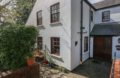 St. Fagans Cottage | THE LAURELS FLAT, romantic, country holiday cottage in St Fagans