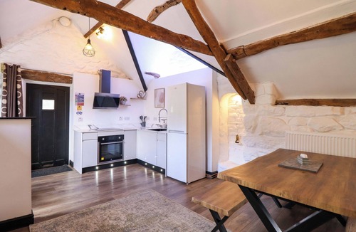 Bronaber Cottage | THE LODGE HOUSE AT RHIW GOCH INN, pet friendly in Trawsfynydd