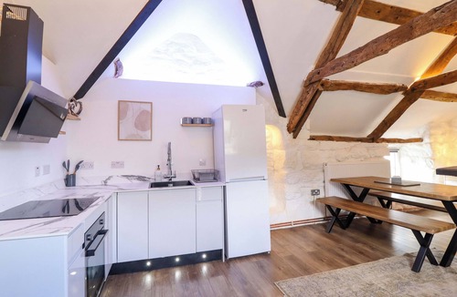 Bronaber Cottage | THE LODGE HOUSE AT RHIW GOCH INN, pet friendly in Trawsfynydd